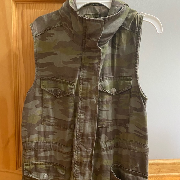ME JANE CAMO VEST - Picture 2 of 4